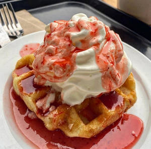 Strawberry Cream Cheese Waffle + 150ml Icecream