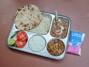 Special Thali(Dal Makhani + Seasonable Vegetable + Raita +Salad +Chapati 3 Pcs Rice)
