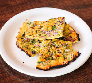 MISSI ROTI BUTTER ONION