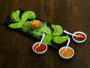 Veg Momo  (8 Pcs)