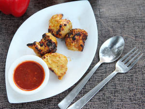 Chicken Achari Tandoori Momos