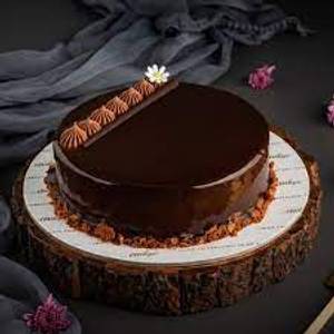 Creamy drip chocolate cake
