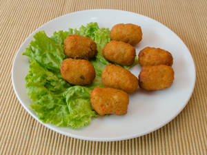 Veg Nuggets (12 Pcs)(served with Sauce)