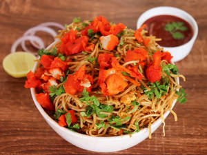 Chicken Noodles(550 Ml) Serves With Sauce