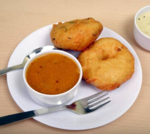 Vada With Sambar Chutney