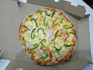 10" Capsicum and Golden Corn Pizza + Cold Drink (250 ml)