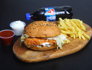 Crunchy Chicken Burger + 250 Ml Beverage