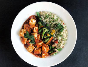 Brown Rice, Grilled Paneer And Sauteed Veggies In Dnd's Italian Curry