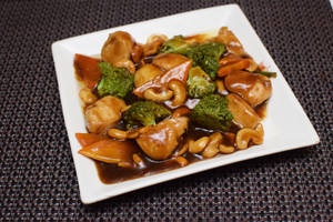 Stir Fried Chicken & Broccoli in Oyster Sauce