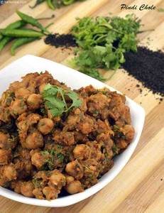 Pindi Chole Half with 5 Tawa Butter Roti