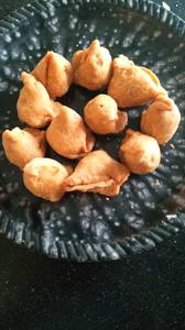 Kaju Samosa (250 Grams)