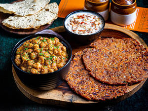 Koki With Boondi Raita, Chole & Papad