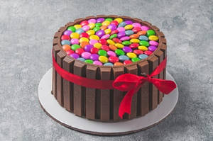 Kitkat Gems Cake(1/2kg)