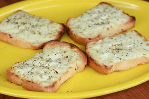 Garlic Bread with Cheese (4 Pcs)