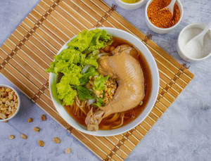 Noodles With Braised Chicken 