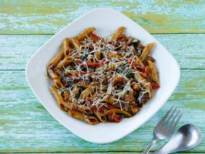 Stir Fried Chicken with Pepper & Penne Pasta (Oriented Style)
