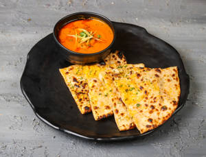Cheese Naan with Gravy