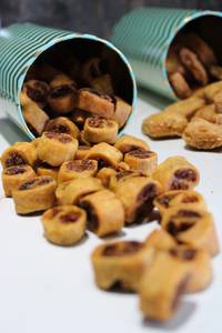 Bhakarwadi (450 Gm) 