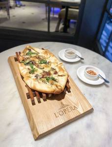 Bianca Fungi Pesto Pizza