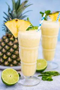 PINEAPPLE SHAKE