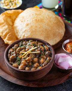 Amritsari Chole With Bhature(3)