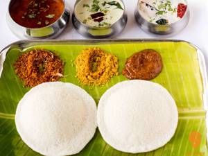 Idli (Served with Chutney)