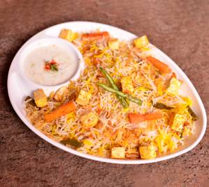 Veg Hyderabadi Biryani With Raita