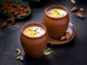 Badam Milk (Falahaari)