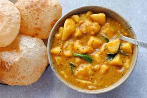 Aloo Puri(4 Peices)