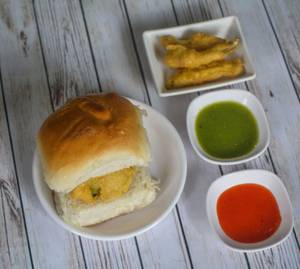 Garlic Vada Pav