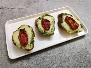 Sun-dried Tomatoes, Pesto Cheese Garlic Bread