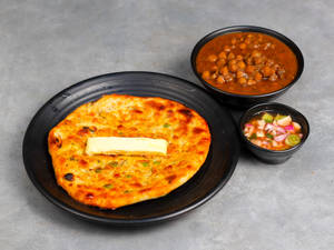 Aloo Bhujia Kulcha
