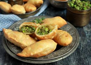 Mattar Kachori (2pc)