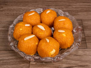 Kanpuri Laddu