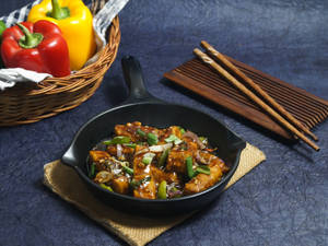 Paneer Chilli (Semi-dry )
