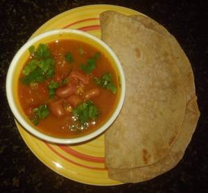 Rajma With 2 Tawa Roti