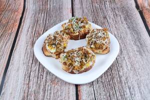 Chicken Keema Chipotle Cheese Garlic Bread (4 Pcs)