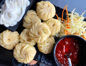 Veg Paneer Momos (6 Pcs)