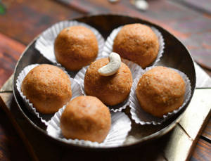 Besan Laddu