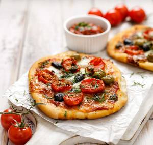 Capsicum Tomato Pizza  