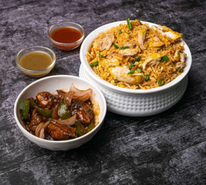 Pichu potta kozhi fried rice + chicken manchurian
