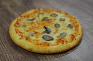Diced Cheese And Mushroom Pizza