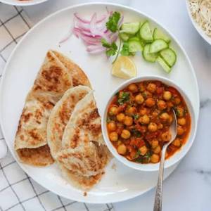 4 Plain Paratha With Chole And Salad