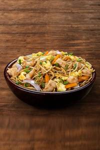 Chicken Hakka Noodles Bowl