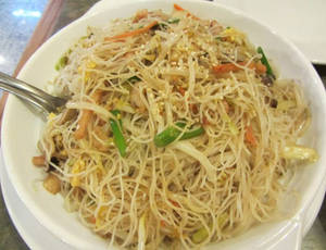 Veg Cantonese Rice Noodles