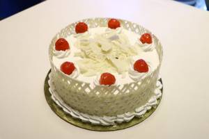 White Forest Cake ( Half Kg )
