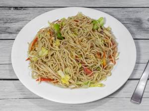 Veg Hakka Noodles (With Gravy) 