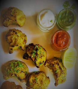 Achaari Masala Tandoori Chicken Momos
