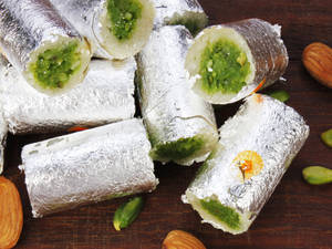 Badam Pista Roll