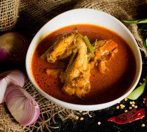 varutharacha Chicken Curry